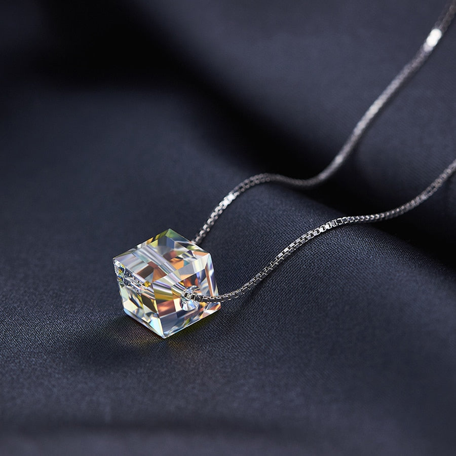 HOOR Aurora Crystal Necklace