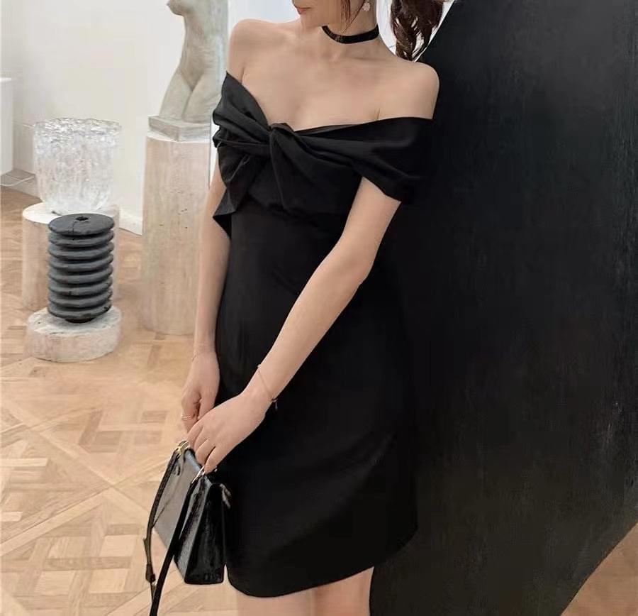 HOOR Off-Shoulder Dress Black