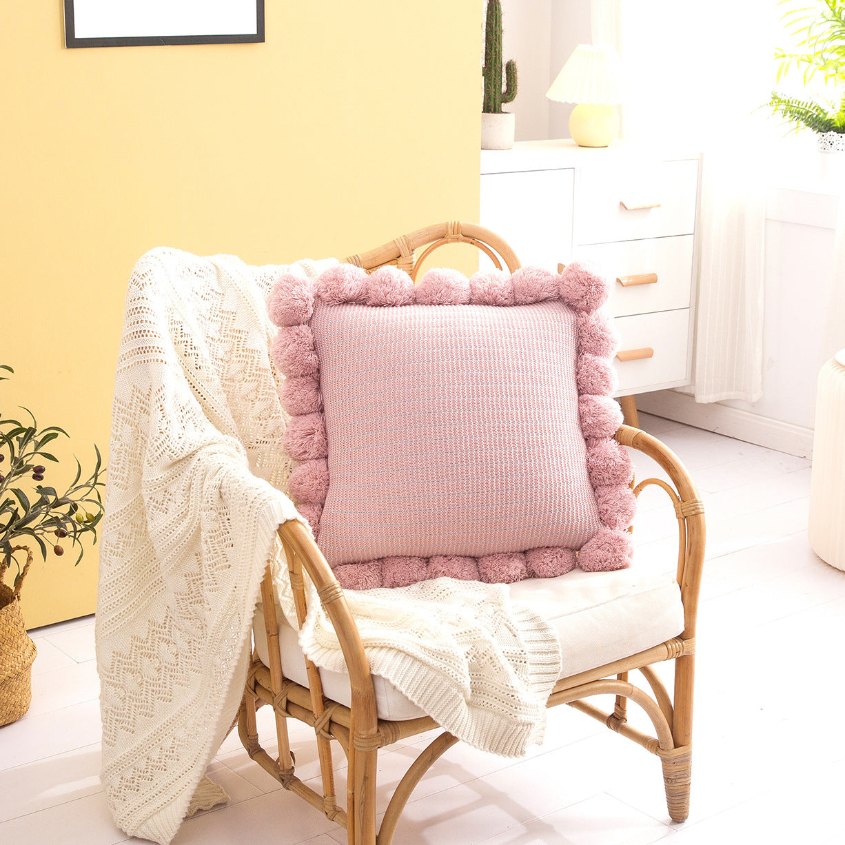 HOOR Big Ball Knitted Pillow Pink 45x45cm