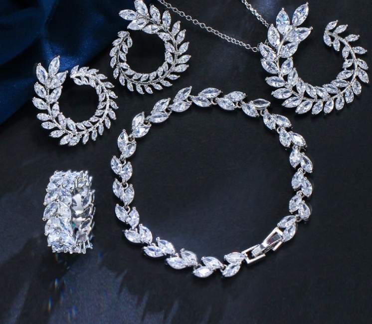 HOOR Diamond Necklace Set Fourpiece suit