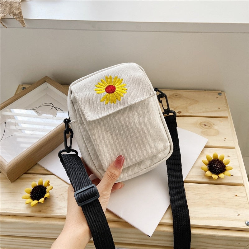 HOOR Daisy Sling Handbag White 18 x 14cm